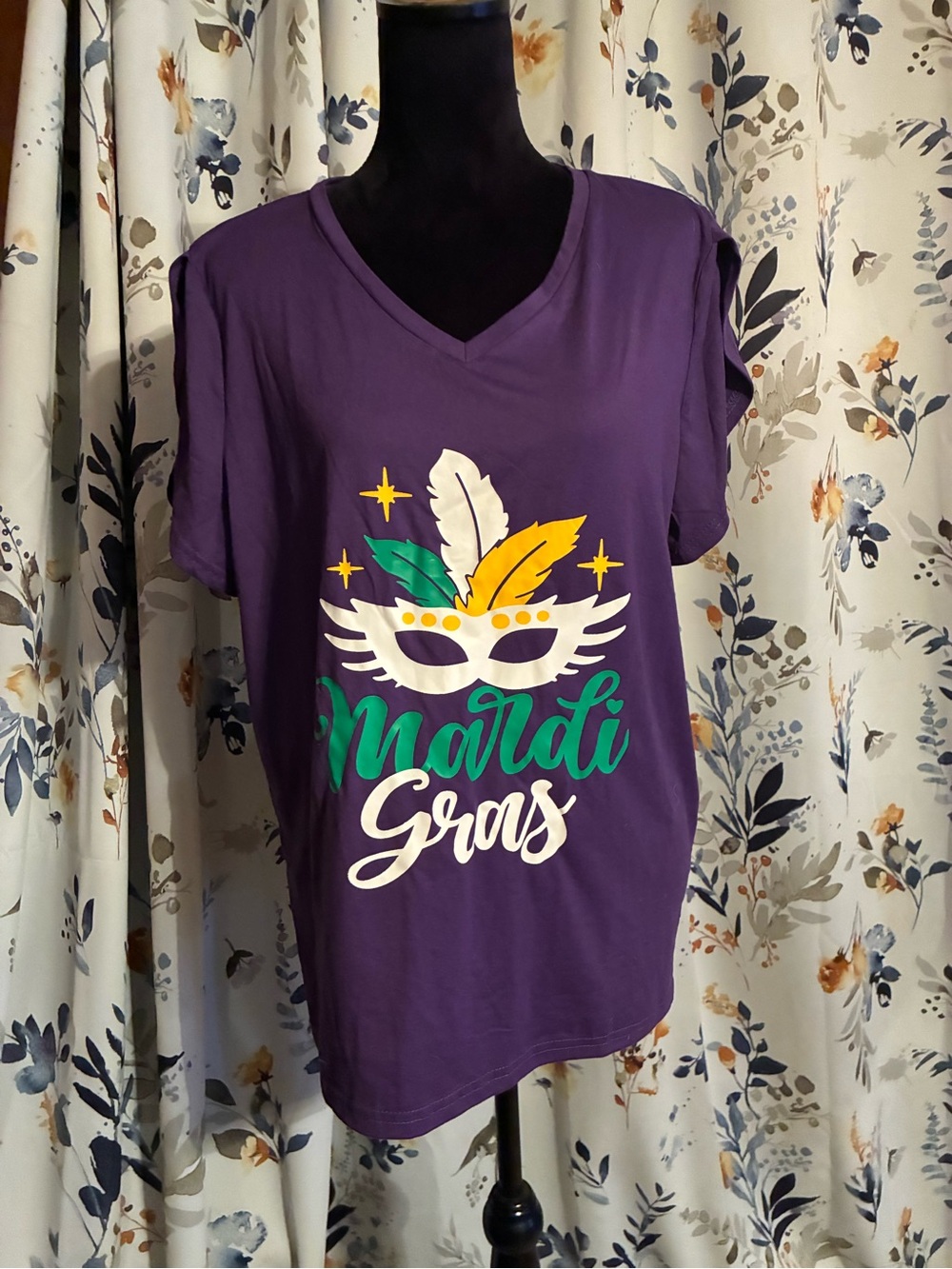 Purple Mardi Gras V-Neck Women's Top NWT Size XL Roshop B18